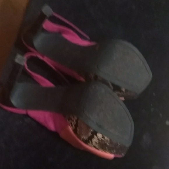 Stilletos - Picture 2 of 3